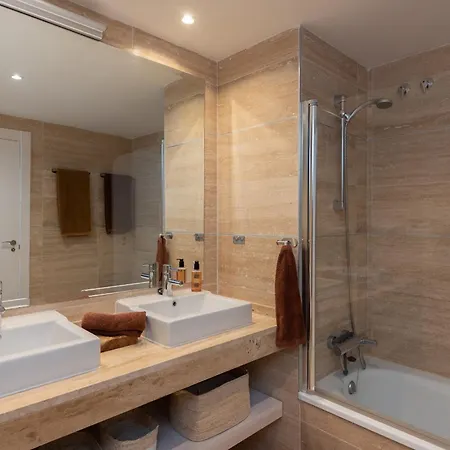 Beautiful Penthouse With Ethnic Interiors 埃斯特波纳