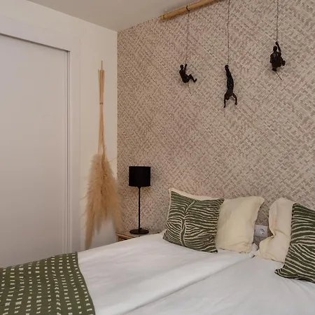 Beautiful Penthouse With Ethnic Interiors * 埃斯特波纳