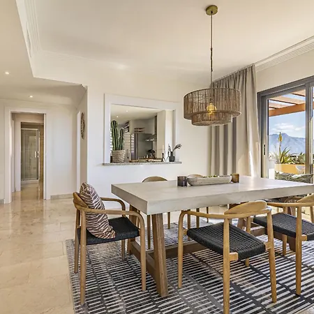 Beautiful Penthouse With Ethnic Interiors 公寓 埃斯特波纳