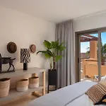 Beautiful Penthouse With Ethnic Interiors 아파트