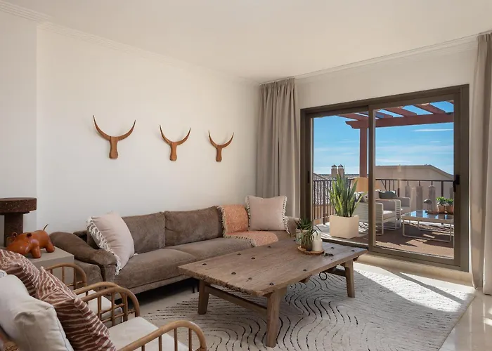 Beautiful Penthouse With Ethnic Interiors 아파트