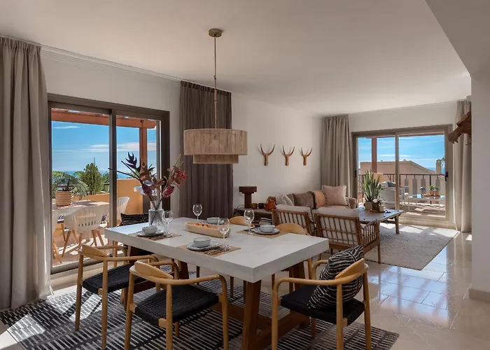 Beautiful Penthouse With Ethnic Interiors Daire